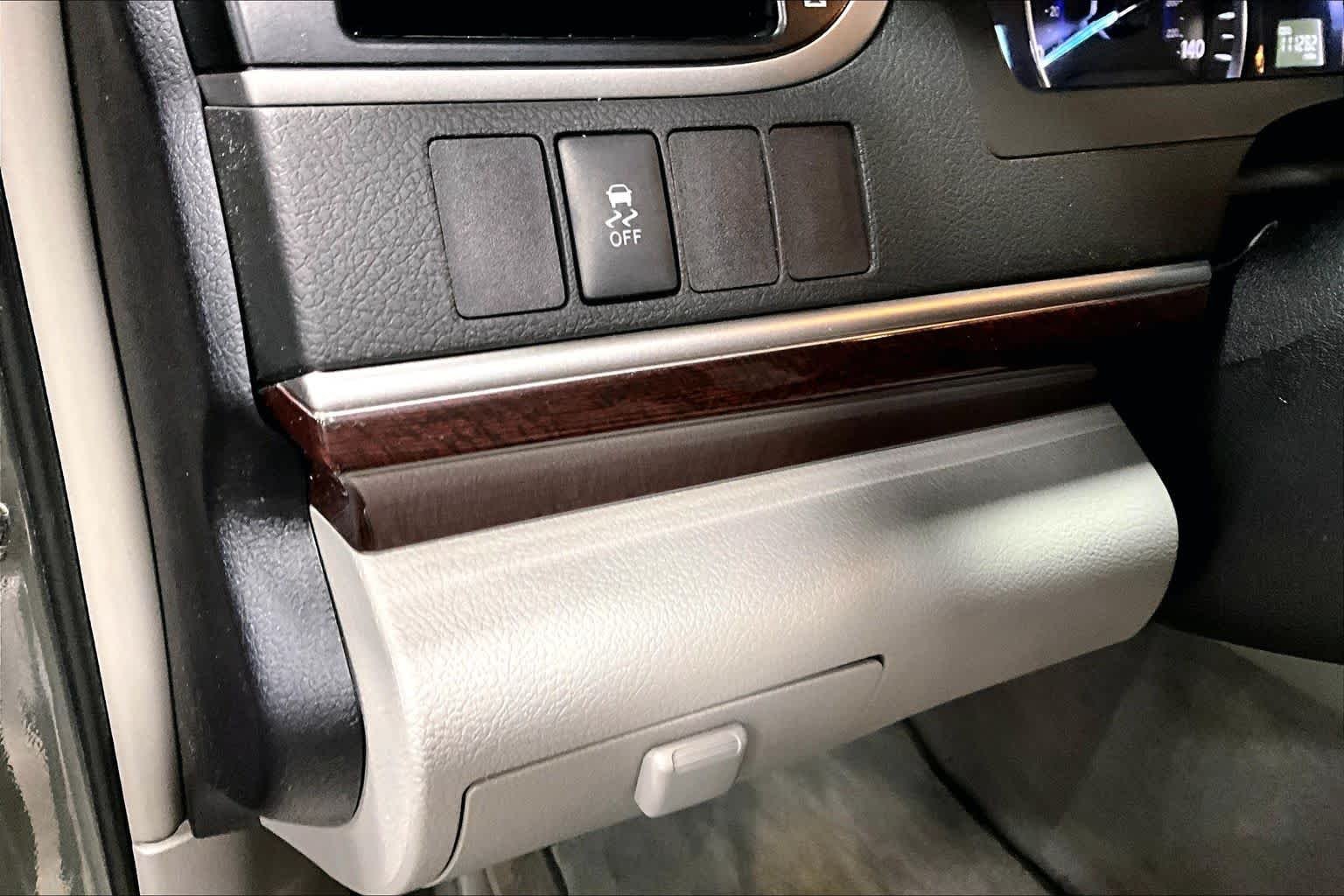 Used 2014 Cypress Pearl Toyota XLE image 32