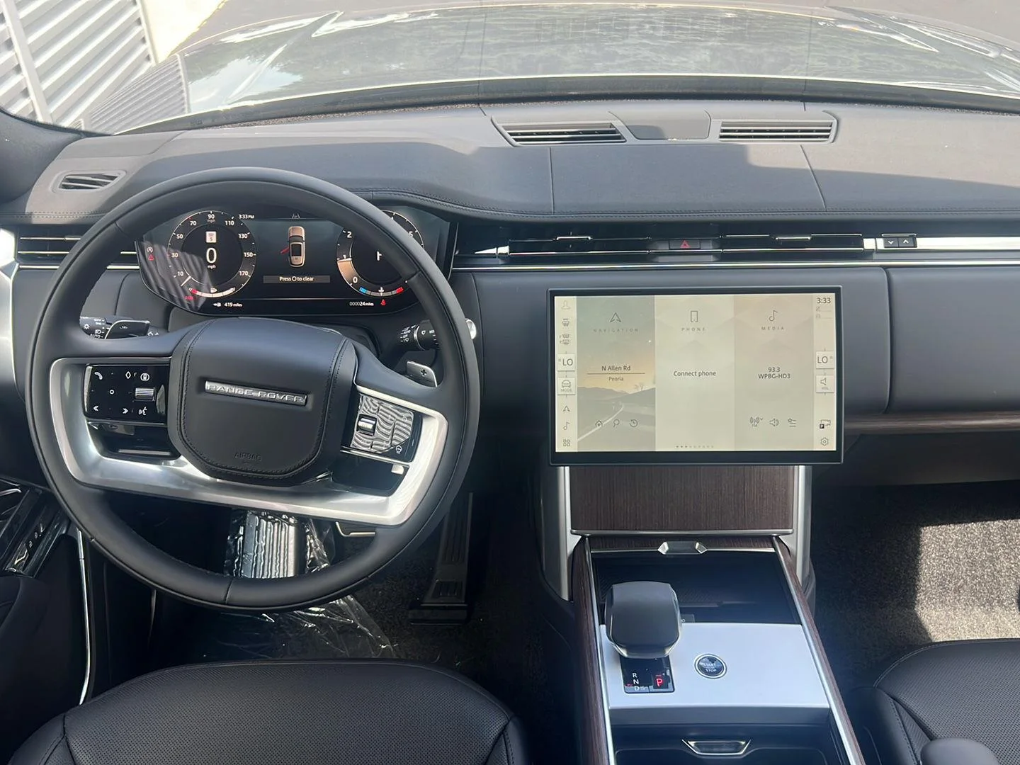 New 2026 Eiger Grey Metallic Land Rover SE image 10