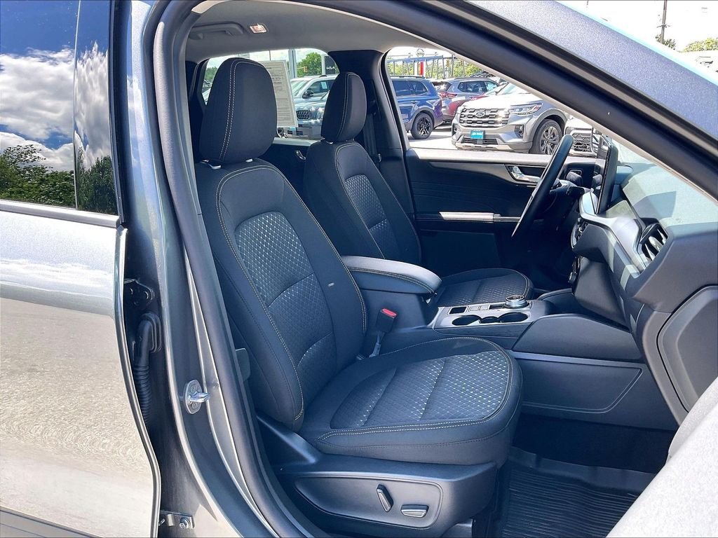 Used 2025 Carbonized Gray Metallic Ford Active image 10