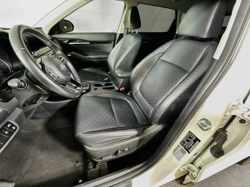 Used 2021 White Kia SX image 25