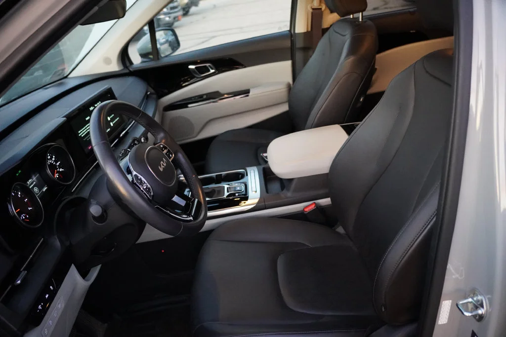 Certified Used 2024 Ceramic Silver Kia EX image 4