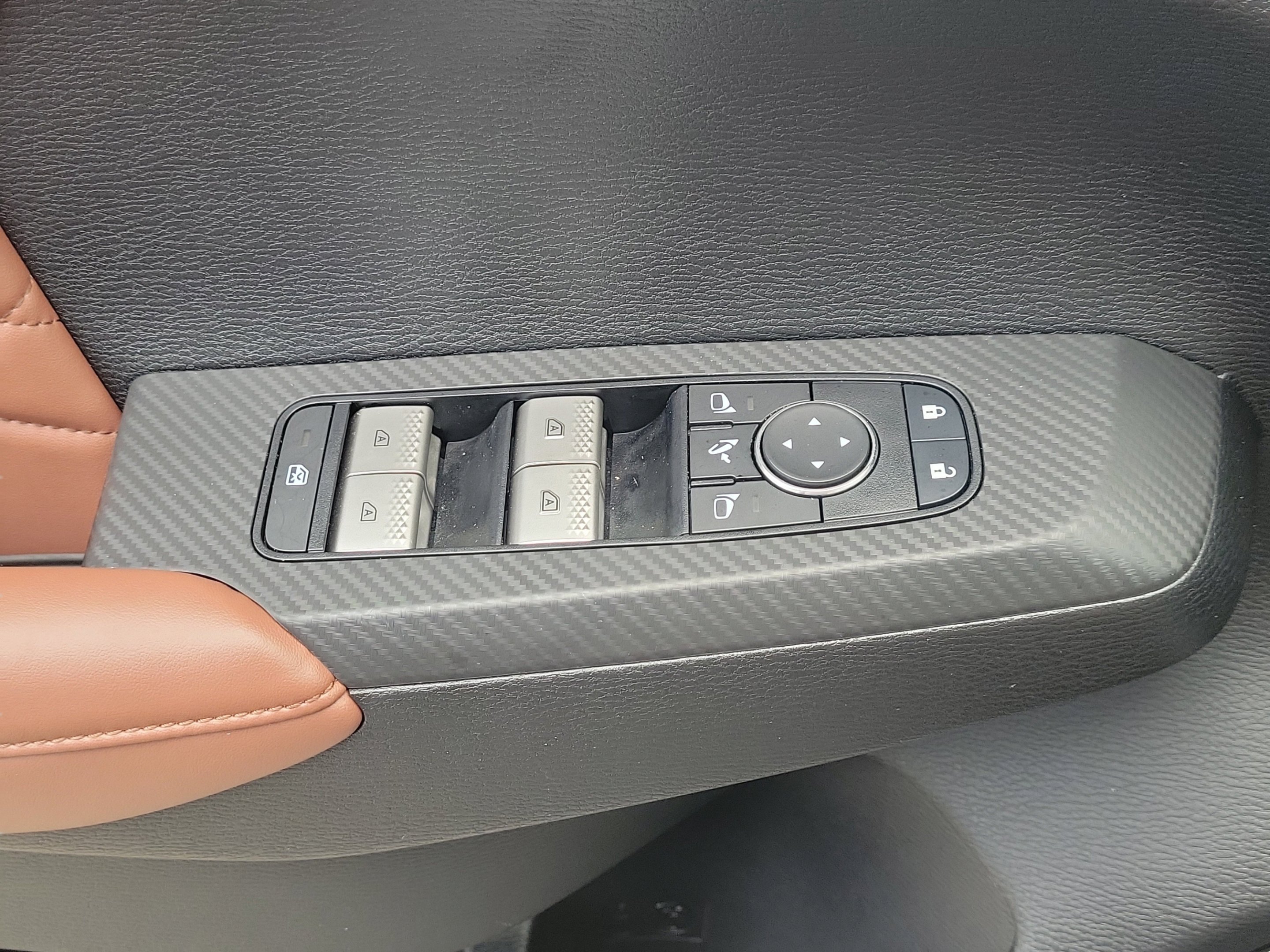 Used 2025 Moonstone Gray/Black Roof Mitsubishi SEL image 29