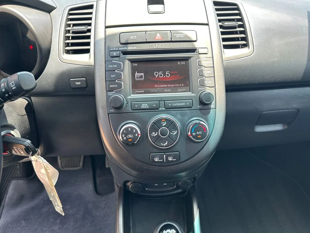 Used 2013 Red Kia Plus image 25