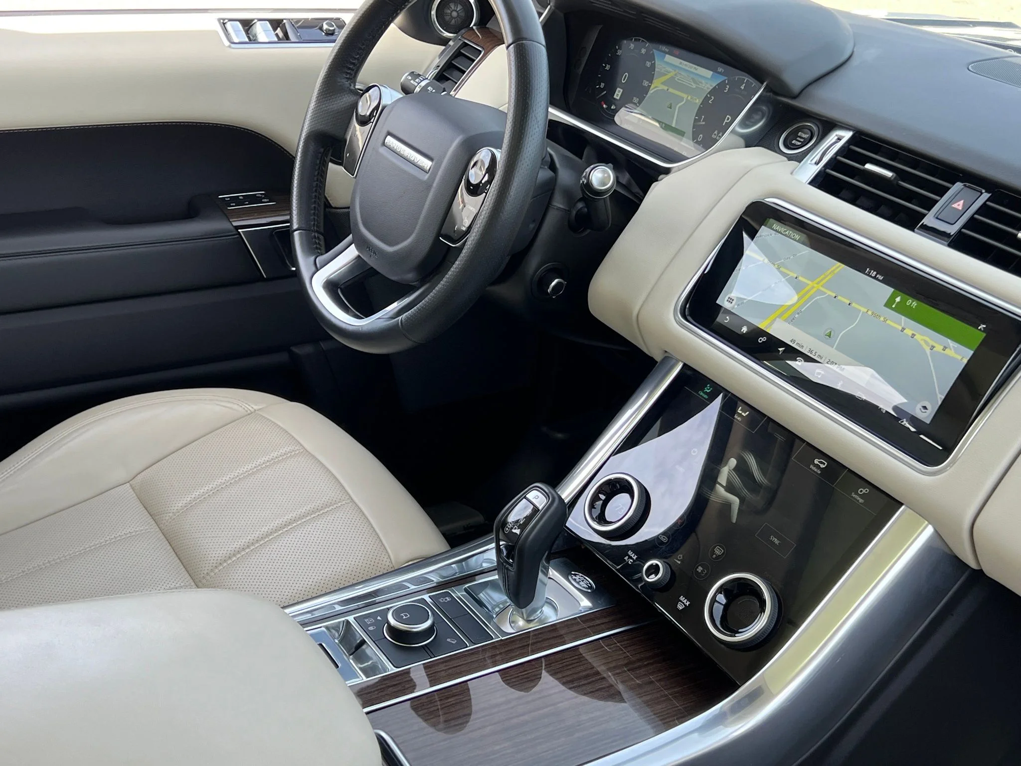Used 2019 Blue Land Rover HSE image 13