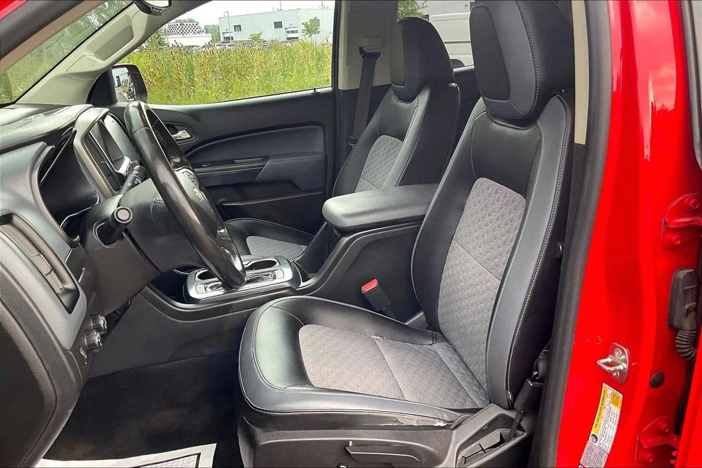 Used 2015 Red Chevrolet Z71 image 23