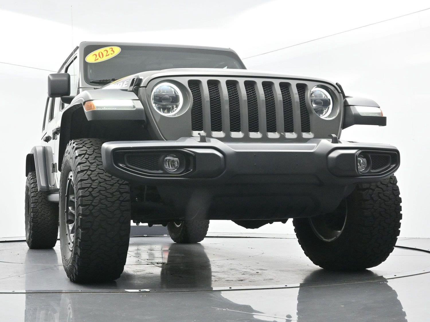 Used 2023 Gray Jeep High Tide image 39