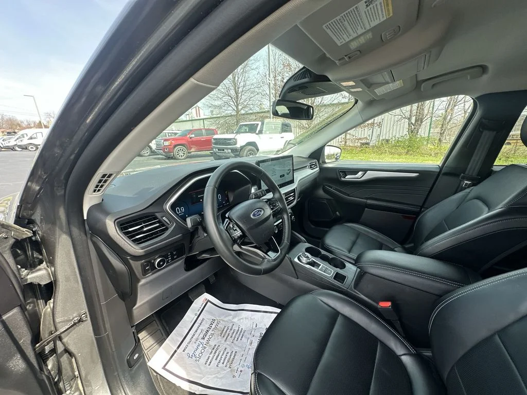 Used 2025  Ford Platinum image 12