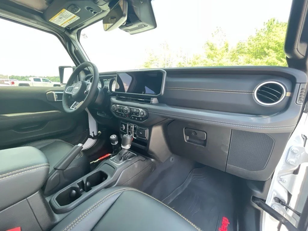 Used 2024 White Jeep Sahara image 9