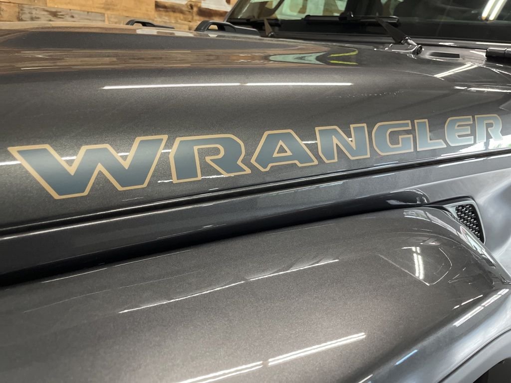 New 2026 Granite Crystal Metallic Clearcoat Jeep 85th Anniversary Edition image 11