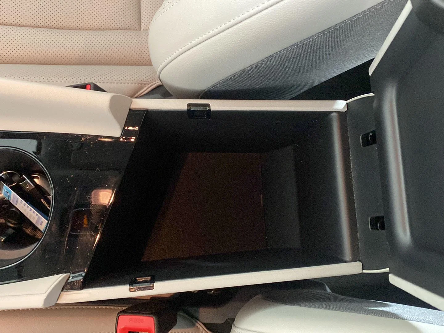 Used 2024 Fluid Metal Hyundai Limited image 23