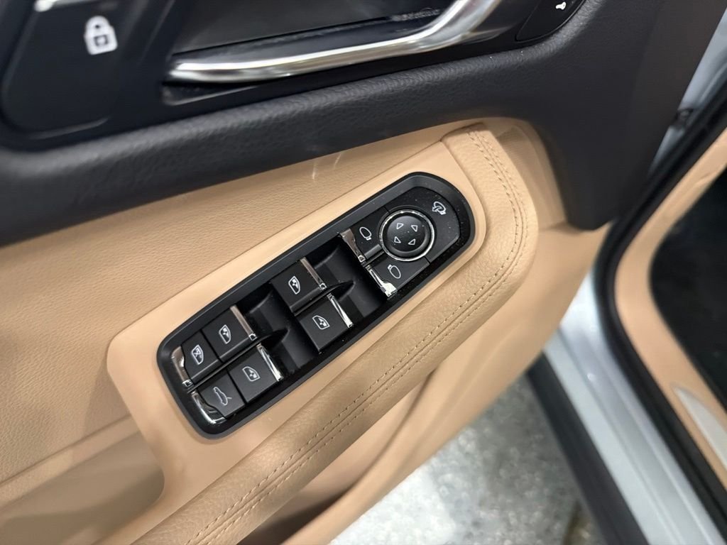 2024 Porsche Macan S - Photo 26