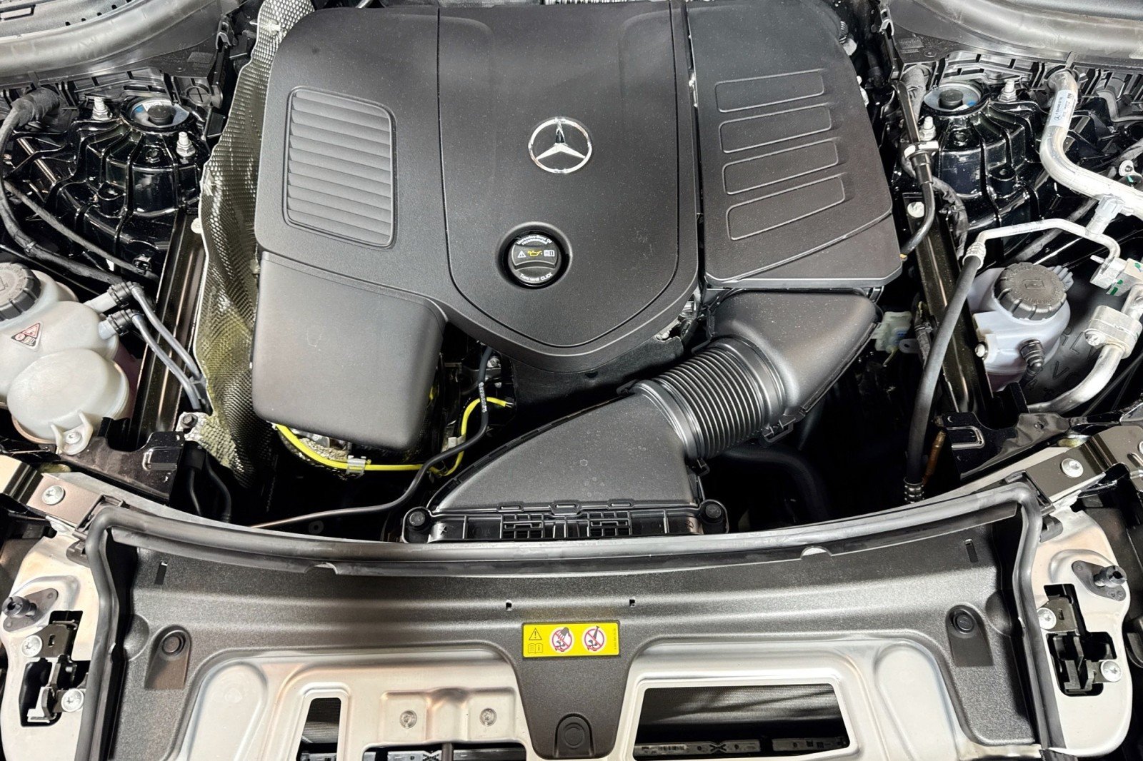 New 2026 Black Mercedes-Benz GLC 300 SUV image 28