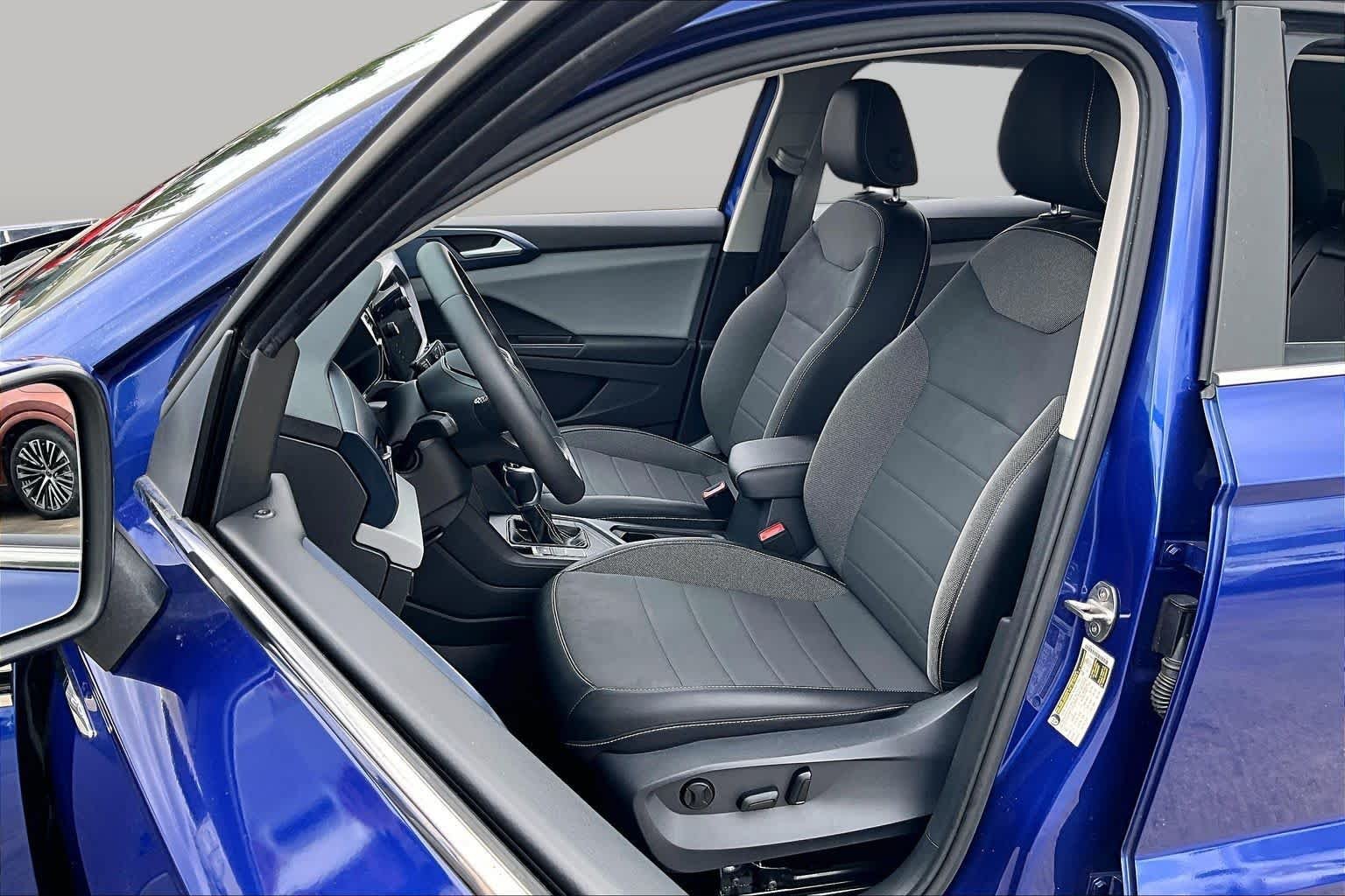 Used 2022 Dusk Blue Metallic Volkswagen SE image 7