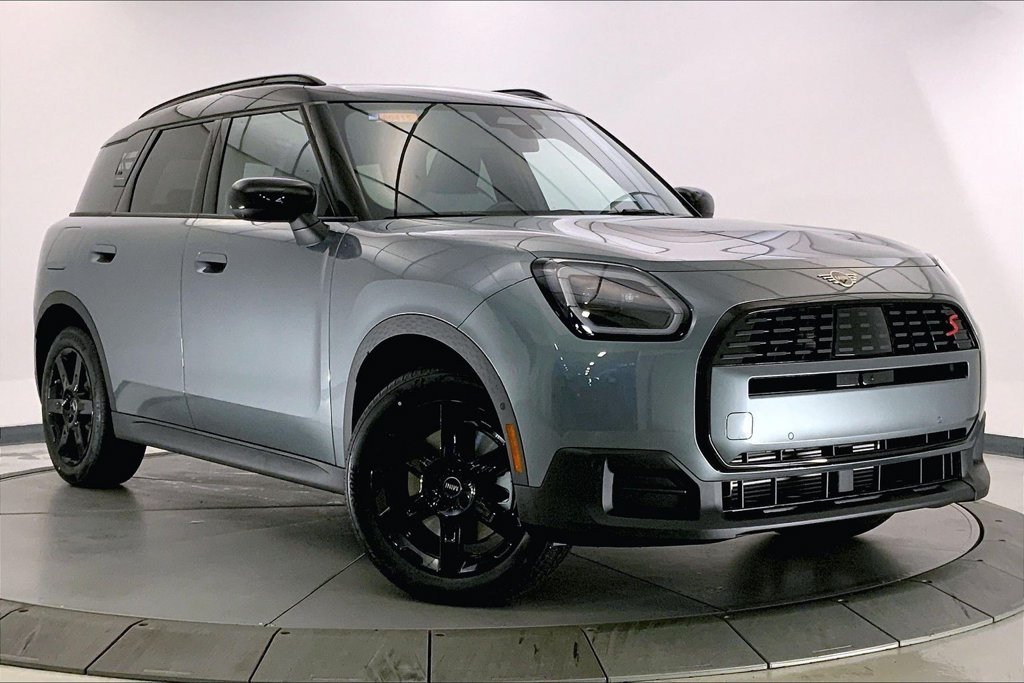Used 2026 Green Metallic MINI Iconic image 1