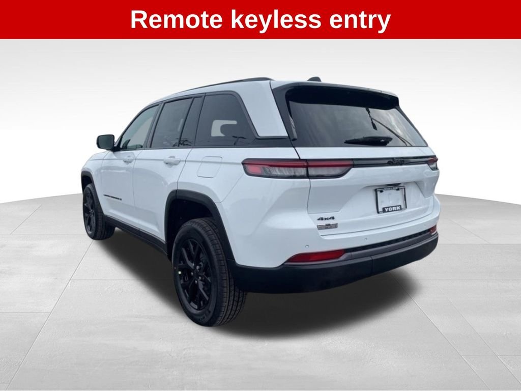 New 2026 Bright White Clear-Coat Exterior Paint Jeep Latitude Altitude image 3
