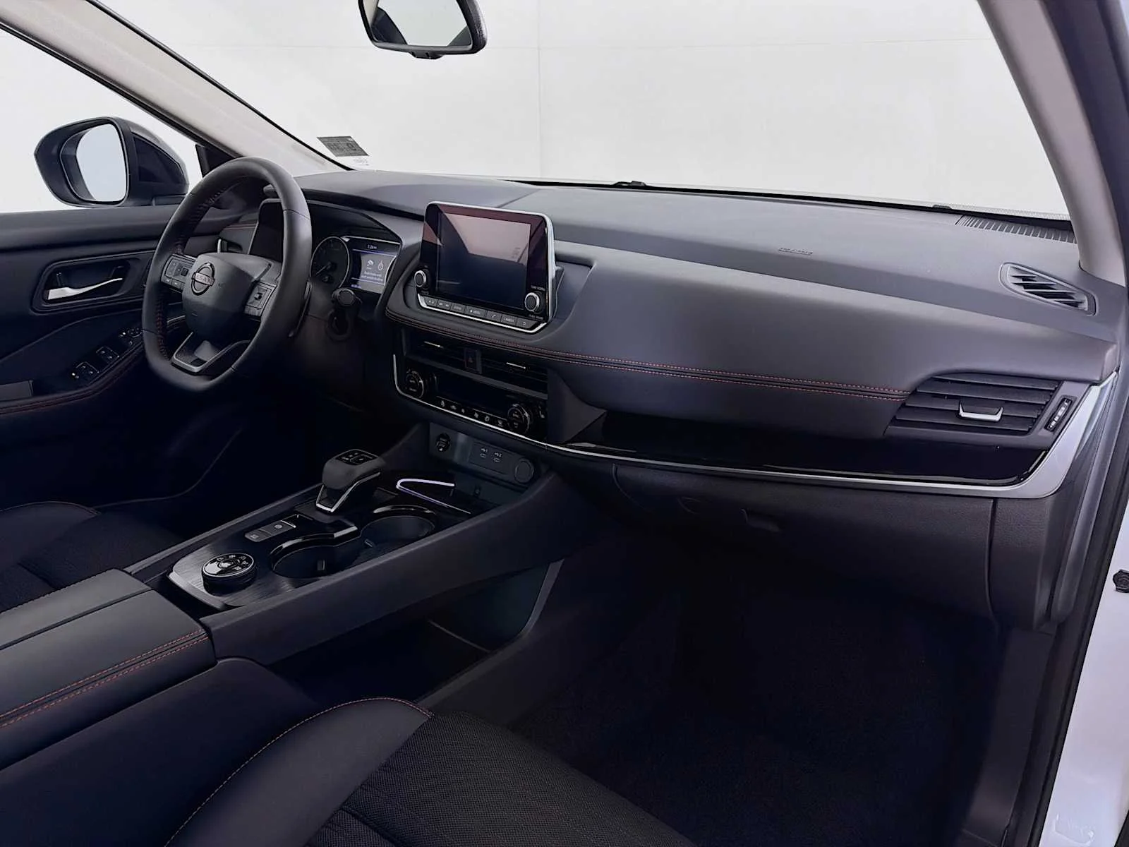 Certified Used 2025 Everest White Pearl Nissan Rock Creek image 24
