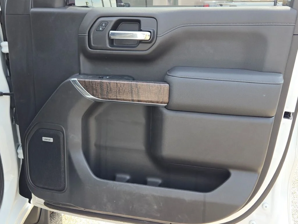 Used 2022 White GMC Denali image 10