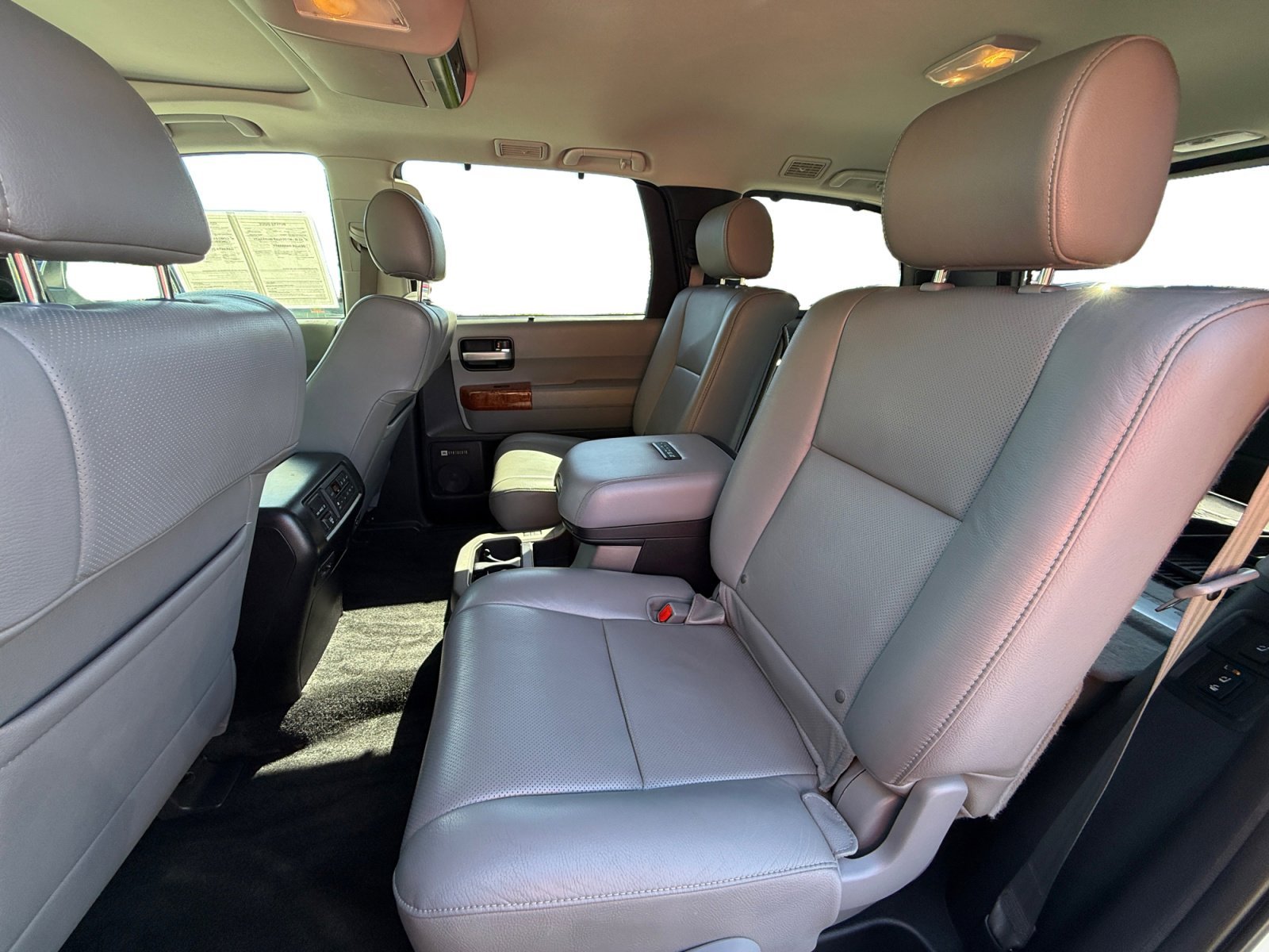 Used 2018 Blizzard Pearl Toyota Platinum image 16