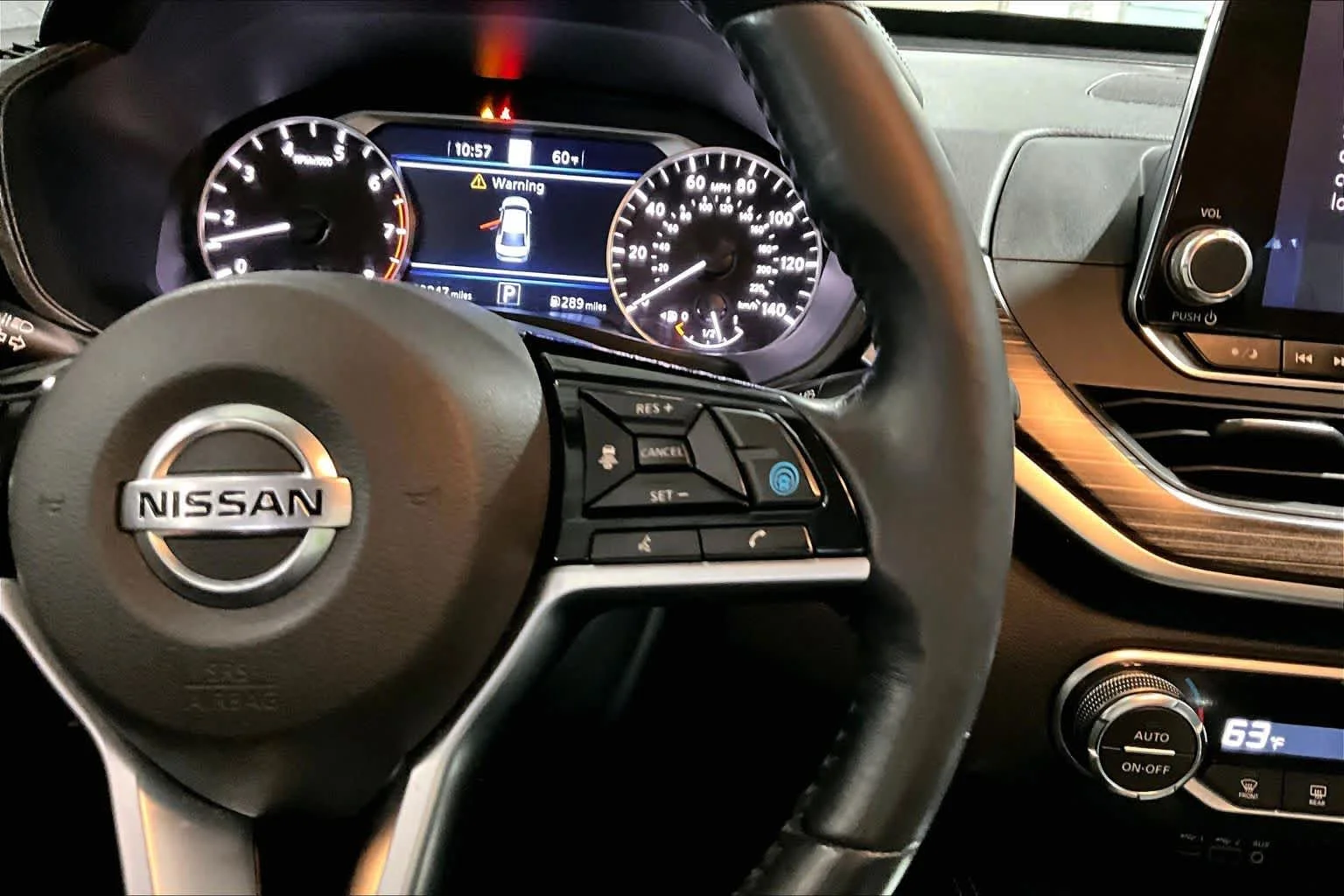 Used 2019 Super Black Nissan 2.5 Platinum image 25