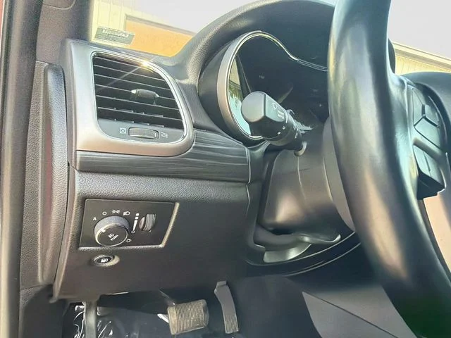 Used 2020 Red Jeep Altitude image 32