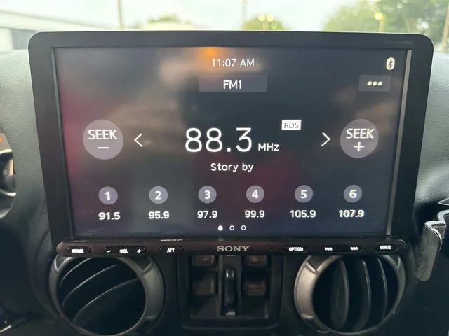 Used 2015 Gray Jeep Unlimited Sport image 29