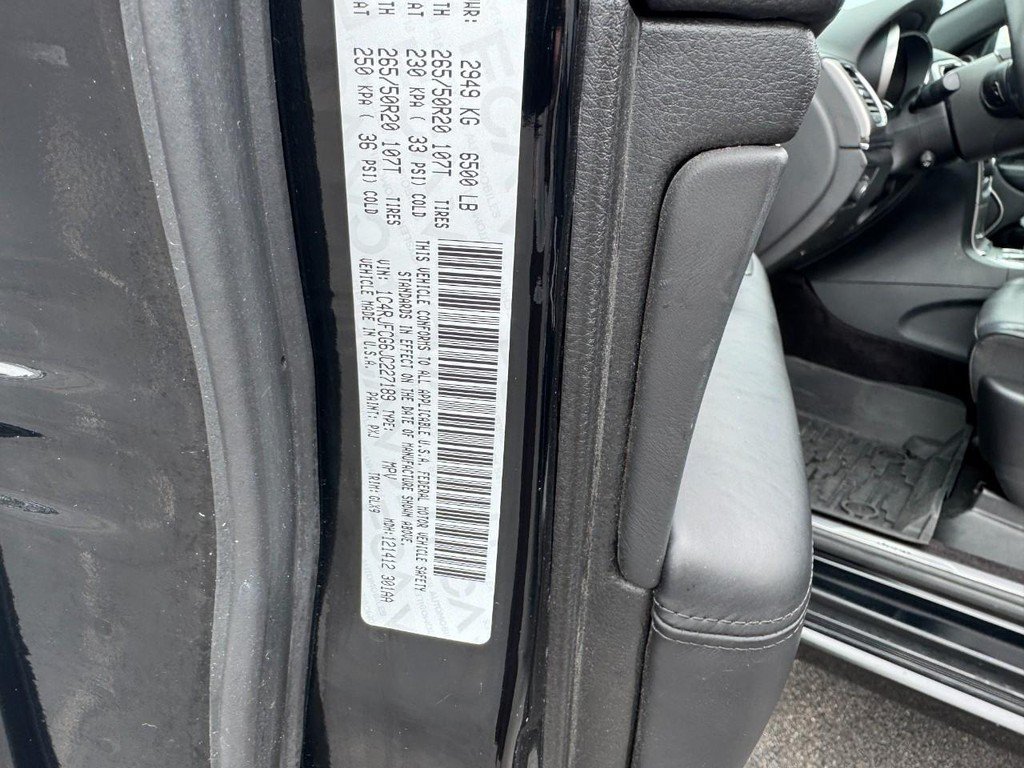 Used 2018 Diamond Black Crystal Pearlcoat Jeep Overland image 24