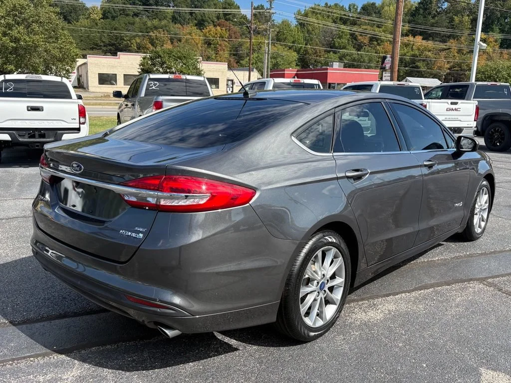 Used 2017  Ford Hybrid SE image 8