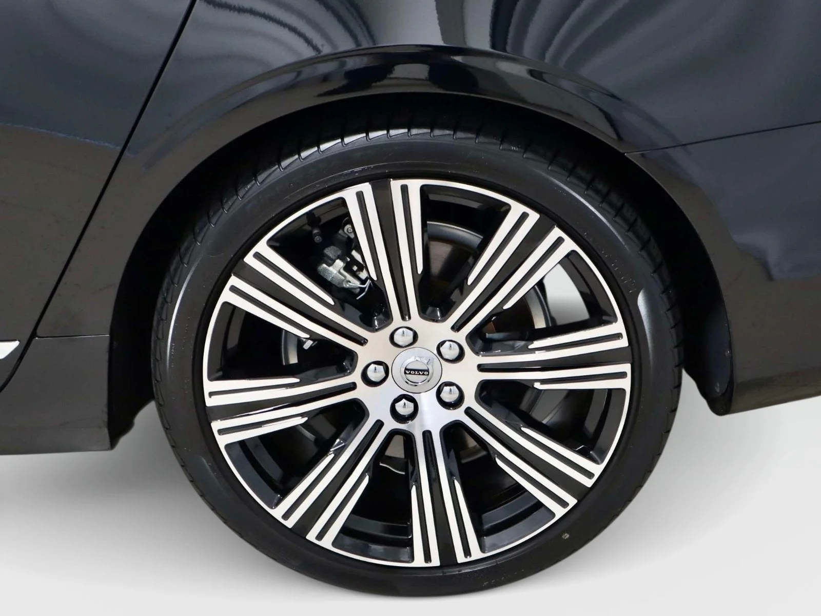 Used 2023 Black Stone Volvo Ultimate image 9