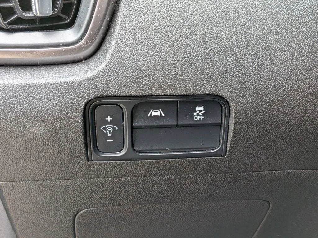 Used 2023 Black Kia X-Line S image 16
