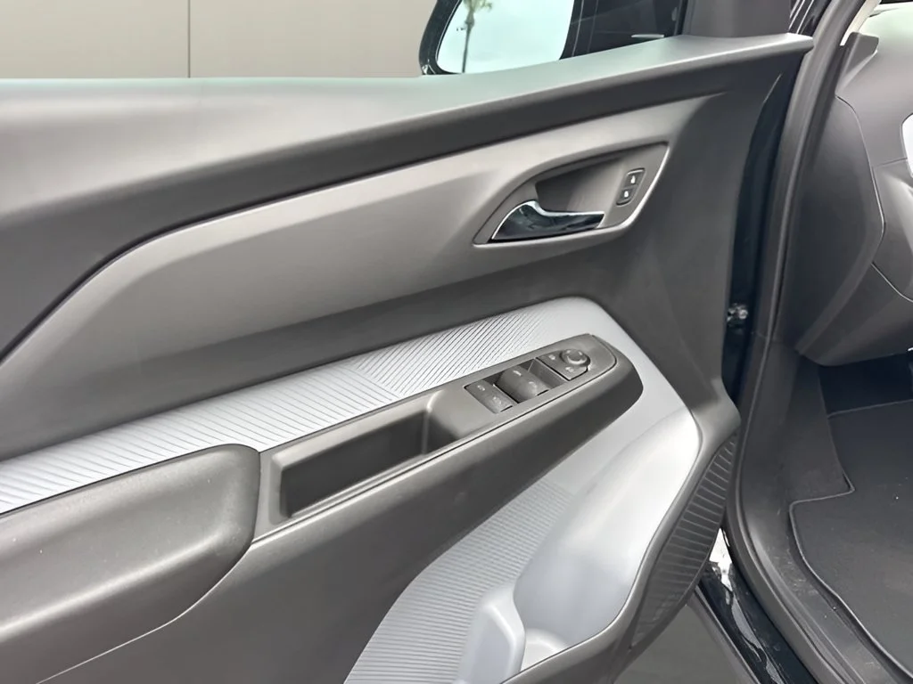 New 2027 Mosaic Black Metallic Chevrolet LT image 10