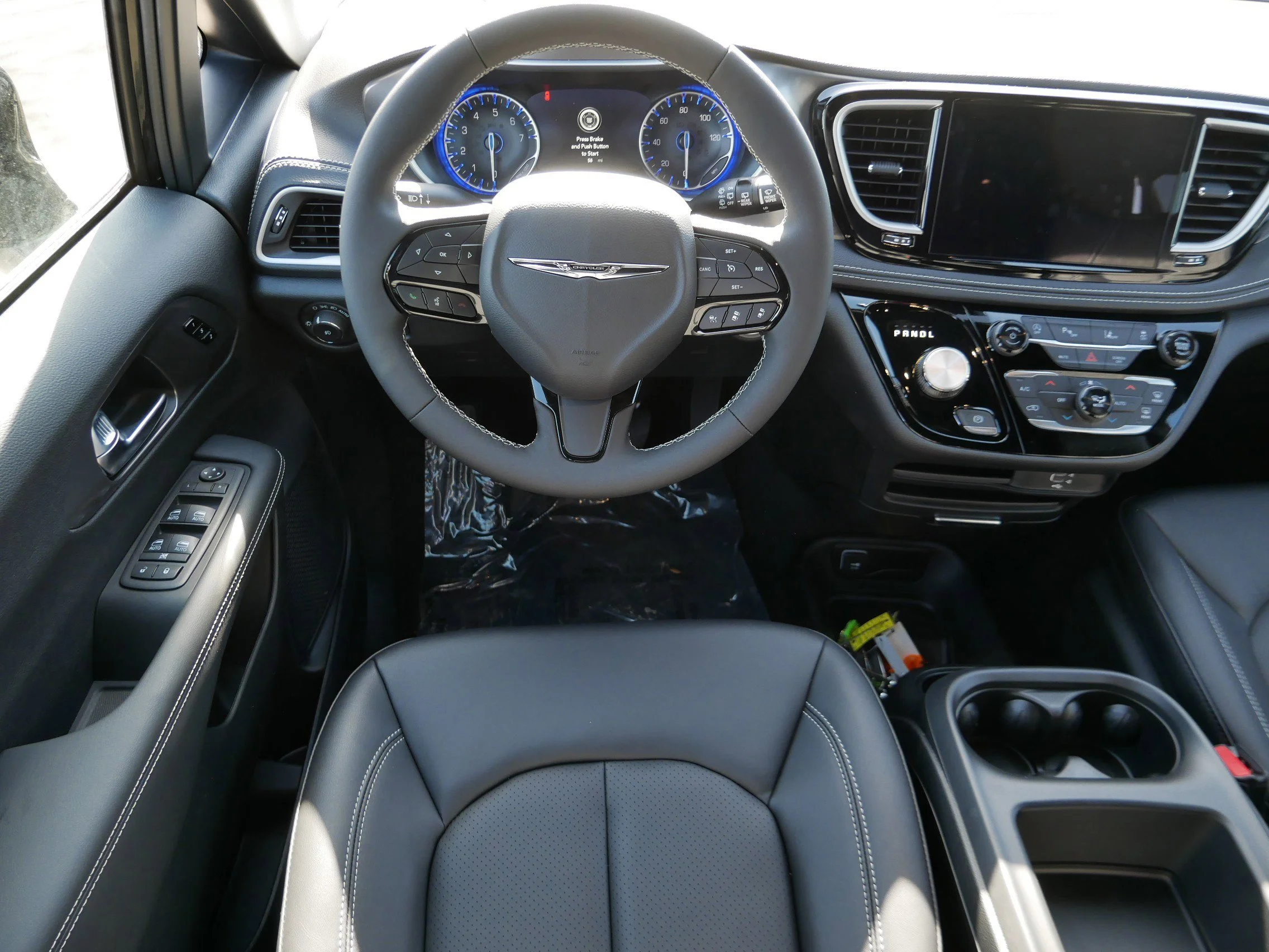 New 2026 Diamond Black Crystal Pearl-Coat Exterior Paint Chrysler Select image 13
