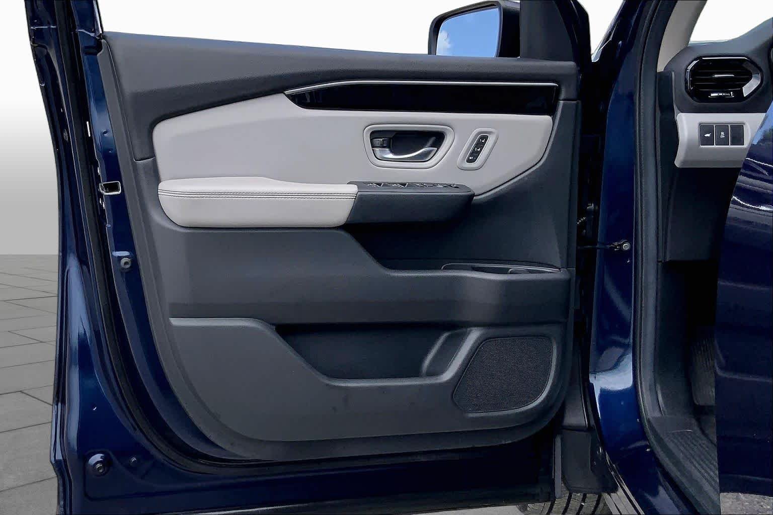 Used 2024 Obsidian Blue Pearl Honda EX-L 8 Passenger image 21