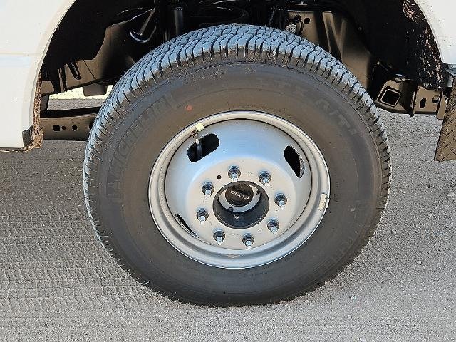 New 2026 Oxford White Ford F-350® XL image 38