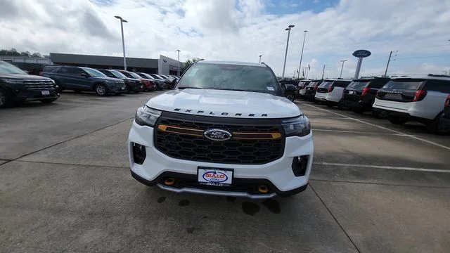 New 2026 Star White Metallic Tri-Coat Ford Tremor image 4