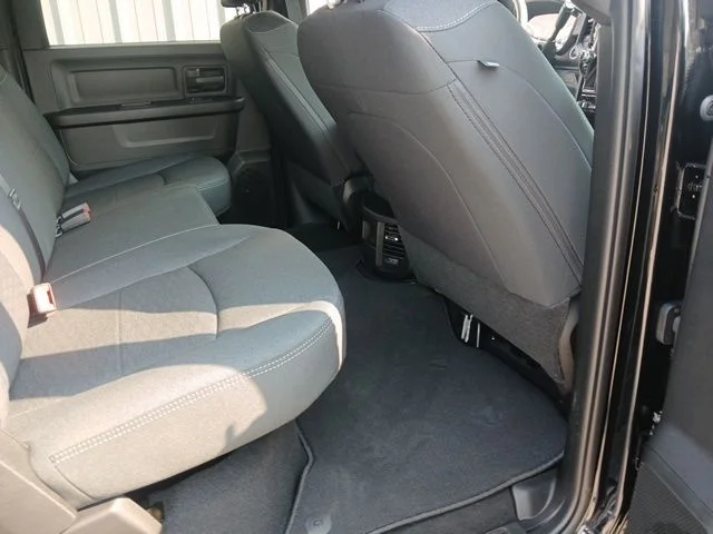 New 2026 Diamond Black Crystal Pearl-Coat Exterior Paint RAM Tradesman image 22