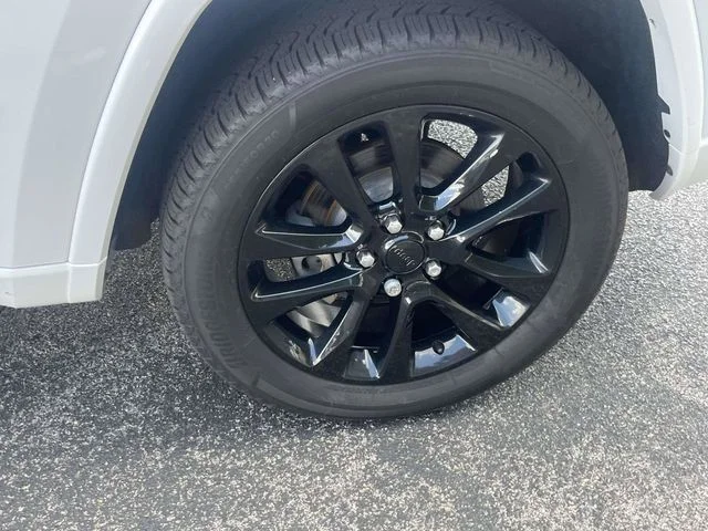 Used 2020 White Jeep Altitude image 11