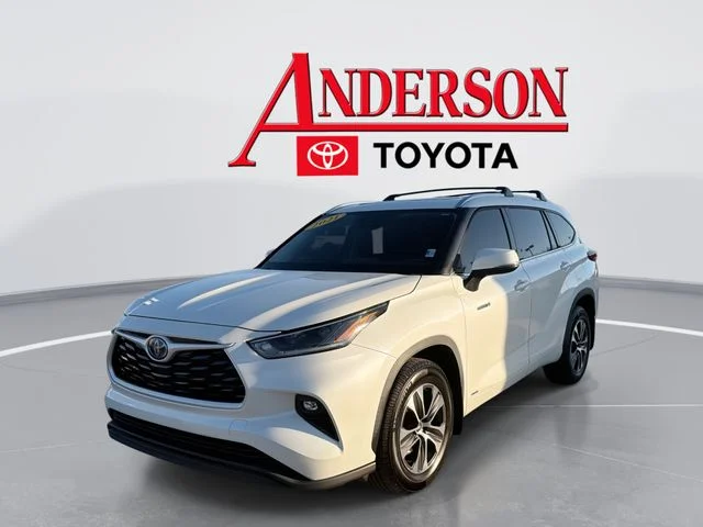 2021 Toyota Highlander XLE Hybrid 4x4's photo