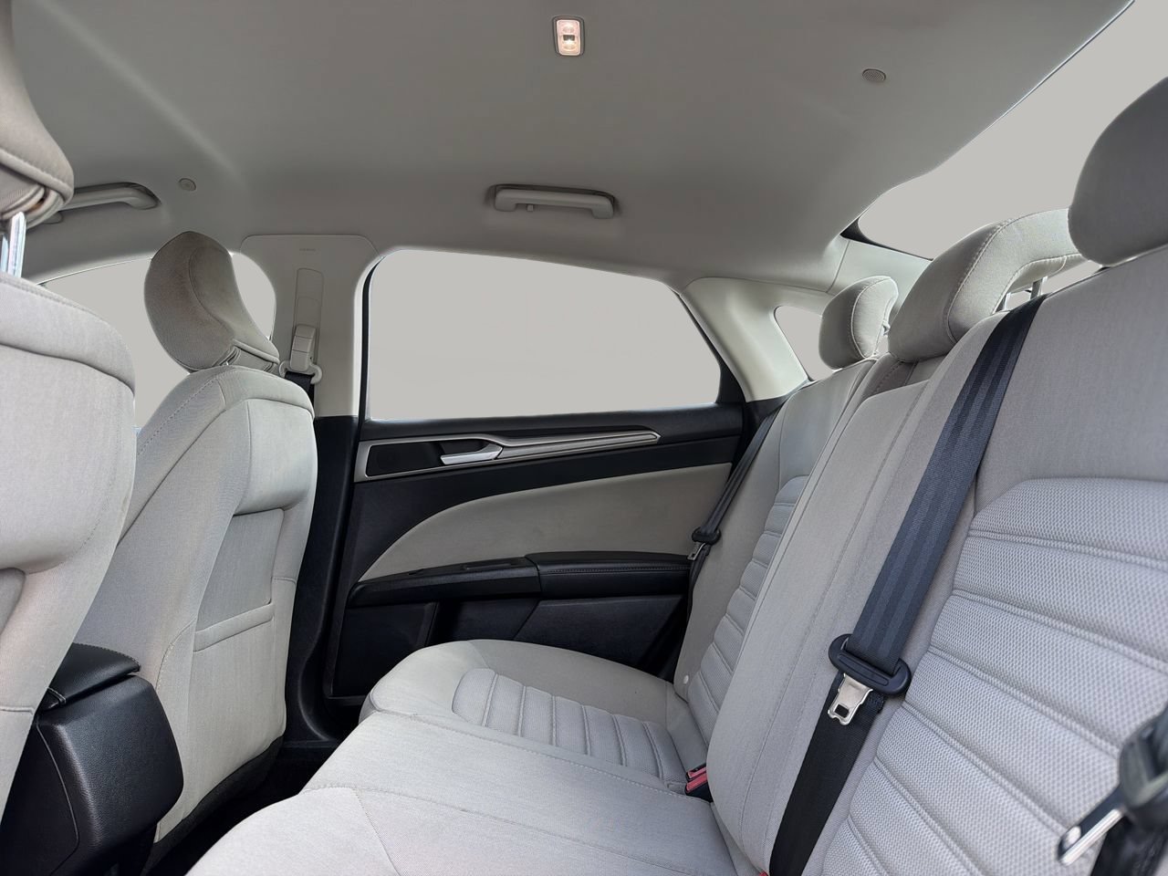 Used 2018 Oxford White Ford S image 16