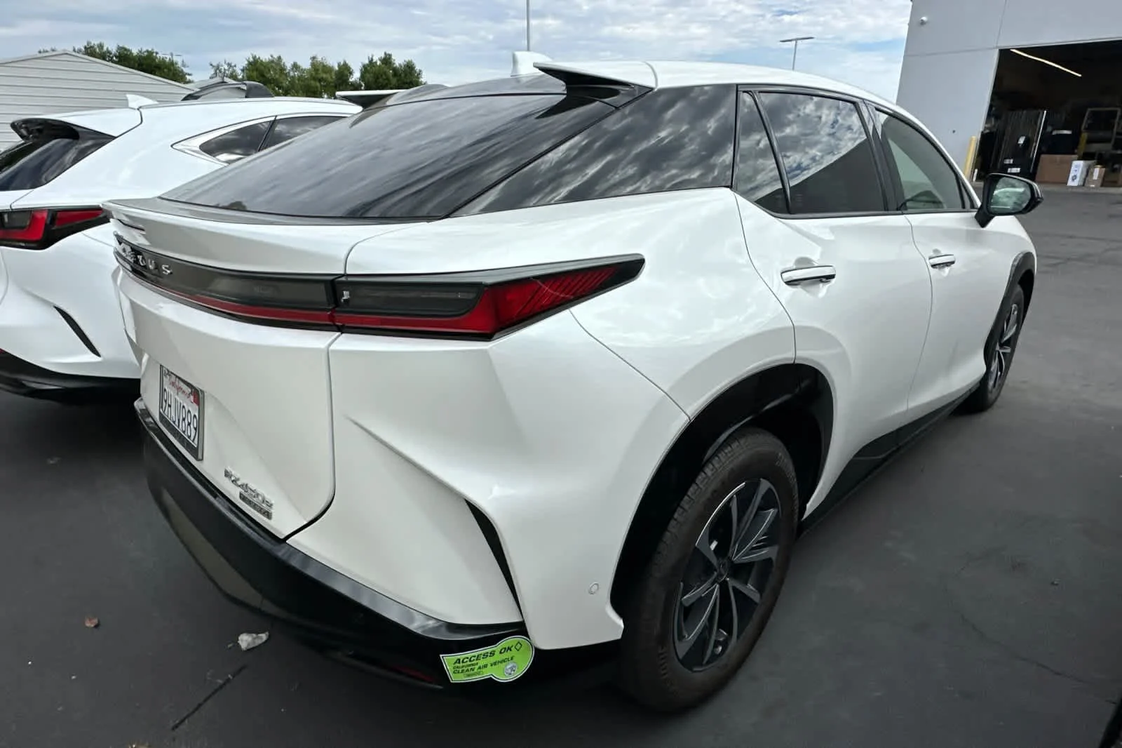 Used 2023 Eminent White Pearl Lexus Premium image 2