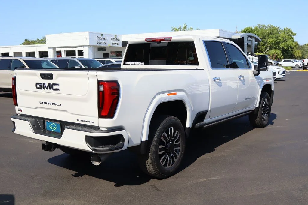 Used 2025 White GMC Denali Ultimate image 9