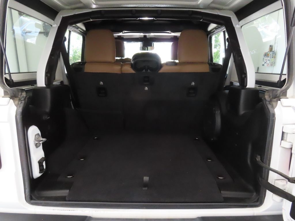 Used 2021 White Jeep Unlimited Rubicon image 22