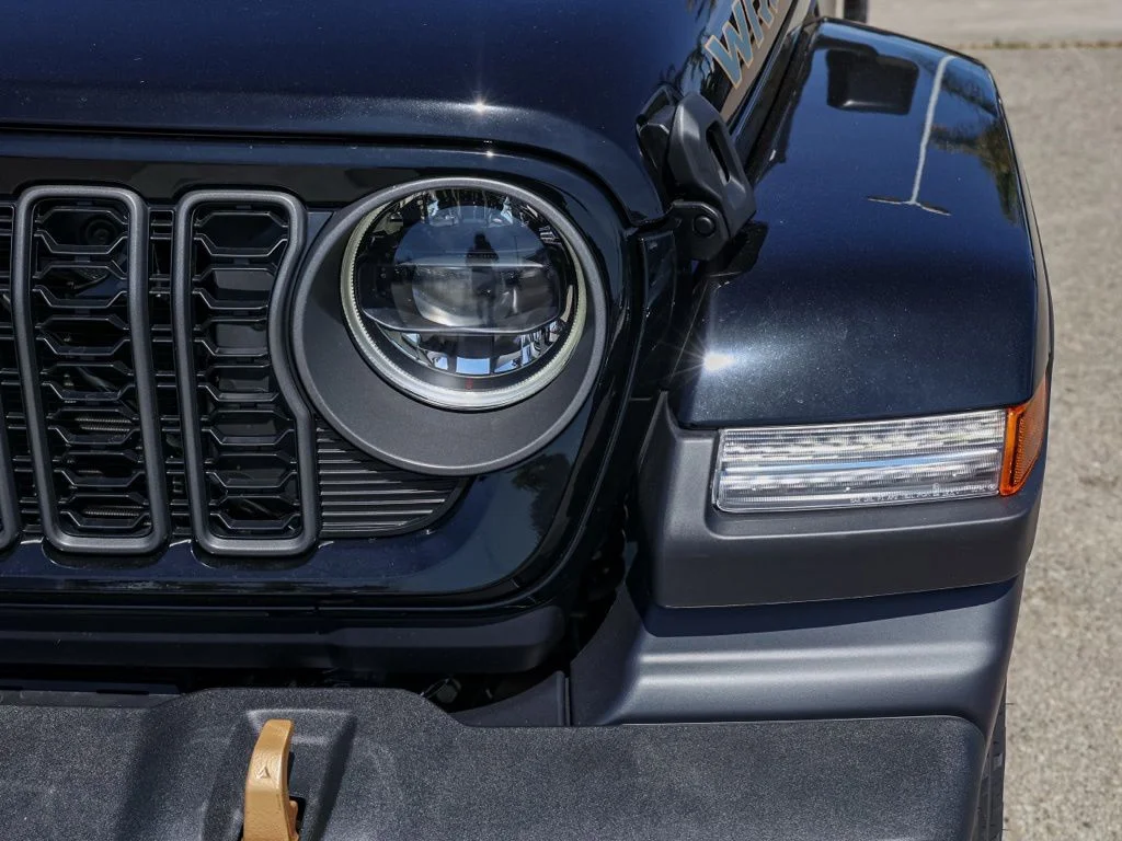 New 2026 Black Clear-Coat Exterior Paint Jeep  image 10