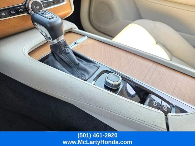 Used 2022 Crystal White Metallic Volvo T5 Momentum image 28