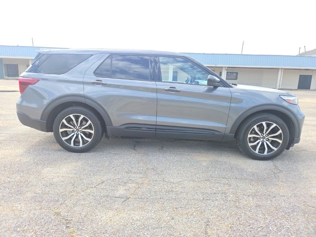 Used 2022 Gray Metallic Ford ST-Line image 10