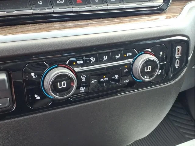 Used 2025 Summit White Chevrolet LT image 8
