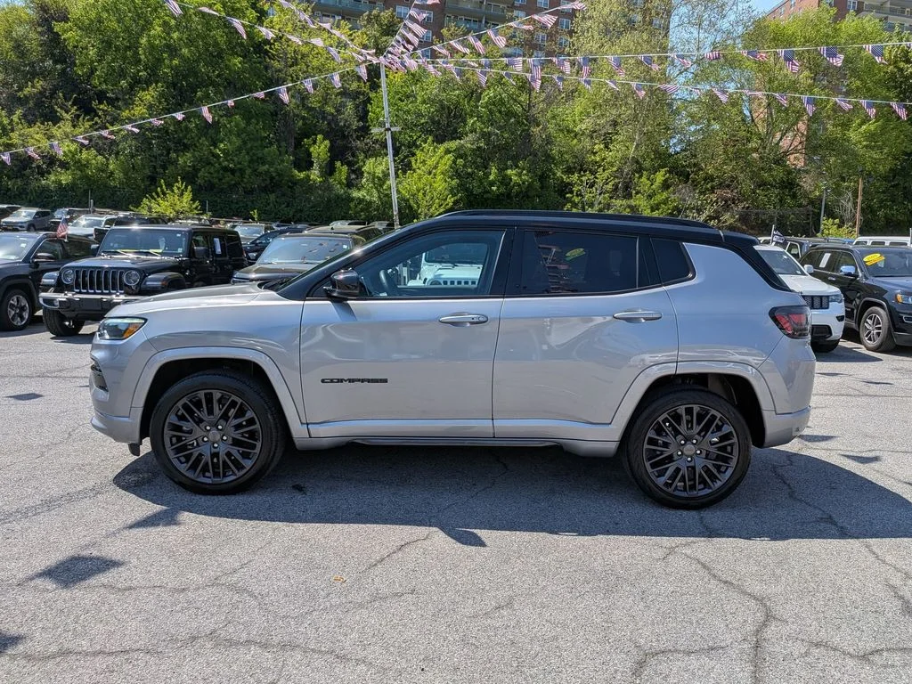 Used 2024 Gray Jeep Limited image 10