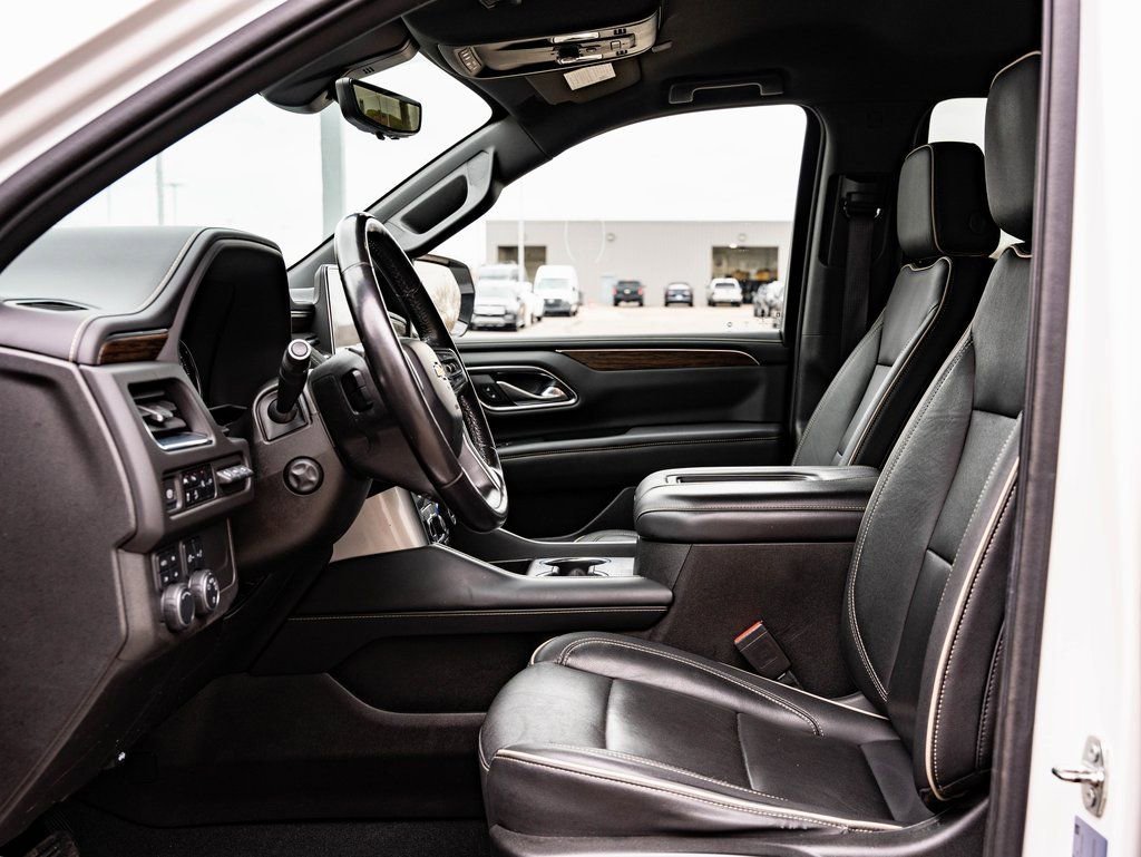 Used 2021 Iridescent Pearl Tricoat Chevrolet Premier image 24