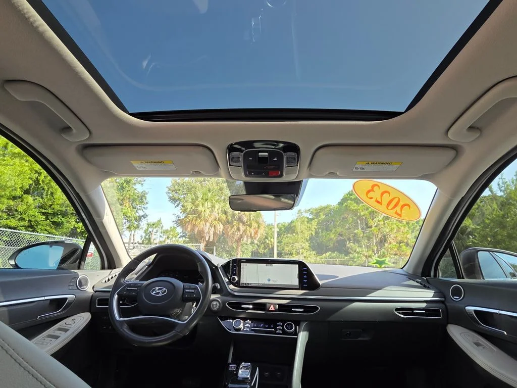 Used 2023 White Hyundai Limited image 4