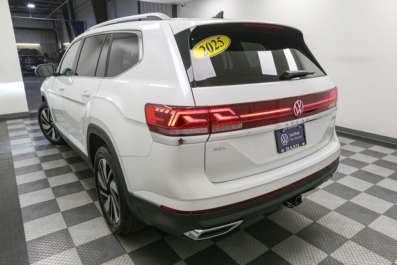 Used 2025 WH Volkswagen 2.0T SEL image 11