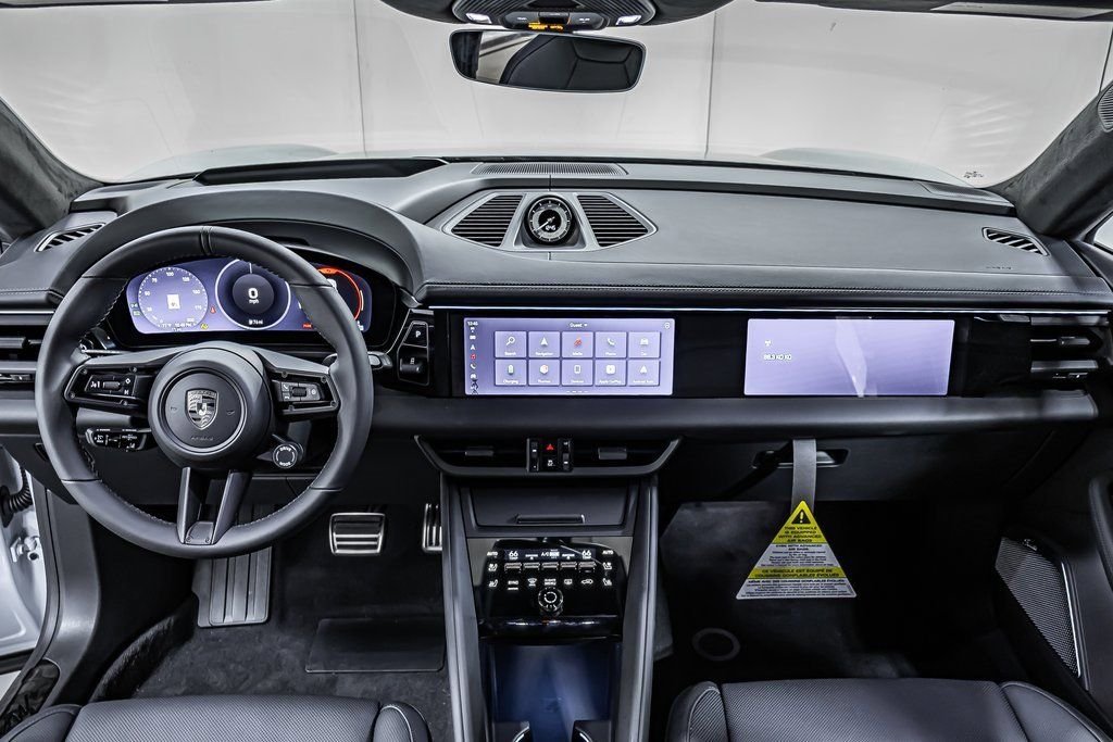 2025 Porsche Macan Turbo Electric - Photo 13